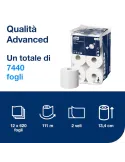 Rotolo Tork SmartOne Mini T9, confezione da 12, mostrato in uso con dispenser compatibile in bagno pubblico.