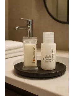 Kit di cortesia Karisma con saponette incartate e shampoo doccia da 20 ml – ideale per hotel e bed & breakfast.