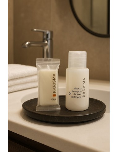Kit di cortesia Karisma con saponette incartate e shampoo doccia da 20 ml – ideale per hotel e bed & breakfast.