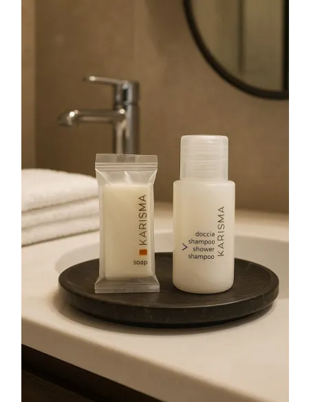 Kit di cortesia Karisma con saponette incartate e shampoo doccia da 20 ml – ideale per hotel e bed & breakfast.